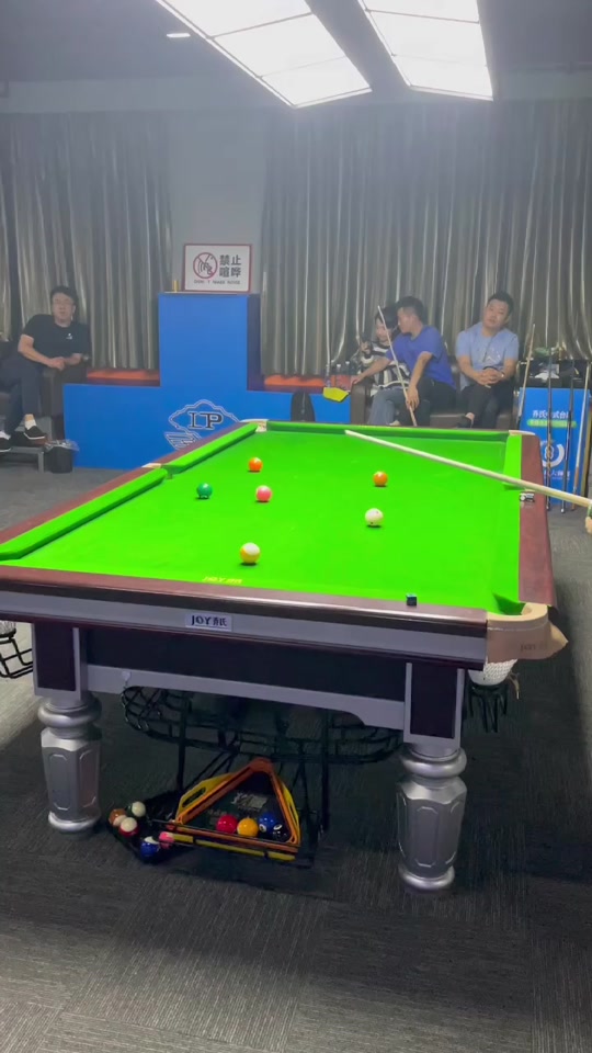 向内挤压 向内挤压